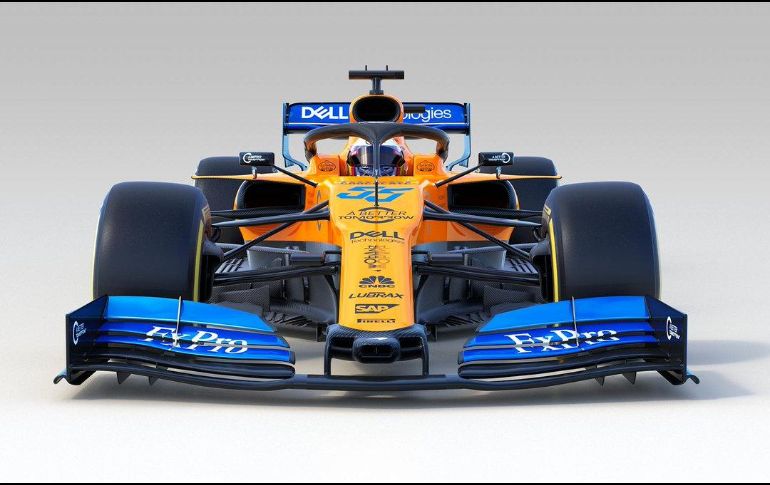El coche combina los colores naranjas para el cuerpo del bólido y los azules en los alerones. TWITTER / @McLarenF1