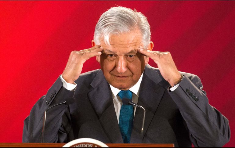 Andrés Manuel López Obrador deja abierta la posibilidad que su gobierno no busque una reestructuración de los 103 mil millones de dólares en pasivos de la empresa petrolera. NTX / J. Pazos