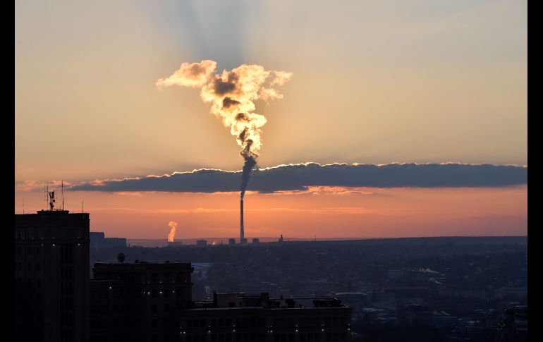 La salida del Sol en la ciudad ucraniana de Kharkiv. AFP/S. Supinsky