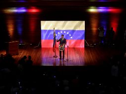 El presidente de la Asamblea Nacional de Venezuela, Juan Guaidó, habla durante un evento con trabajadores este jueves en la Universidad Central de Venezuela. EFE/C. Hernández