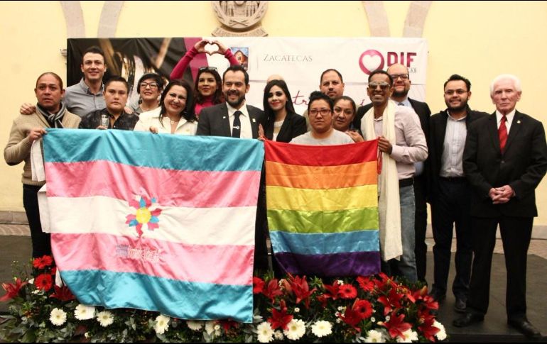 En este evento también asistió Rodolfo Flores y Francisco Rodríguez, el primer matrimonio gay que logró casarse por medio de amparo. ESPECIAL/