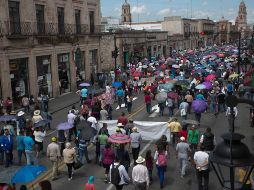 El acuerdo incluye el rembolso de los salarios descontados a los profesores que no se presentaron a dar clases, y se reitera el compromiso de derogar la Reforma Educativa. SUN/ARCHIVO