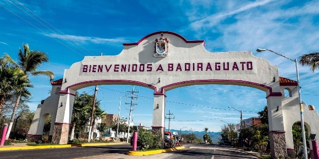 Ej&eacute;rcito vigila pueblo de "El Chapo" previo a llegada de Obrador