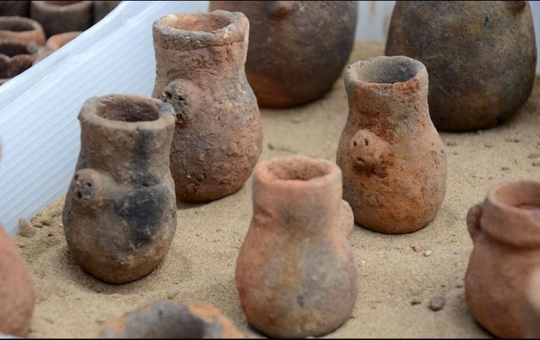 A pesar de los saqueos, los arqueólogos recuperaron algunos objetos, como vasijas y aríbalos. EFE/Ministerio de Cultura del Perú