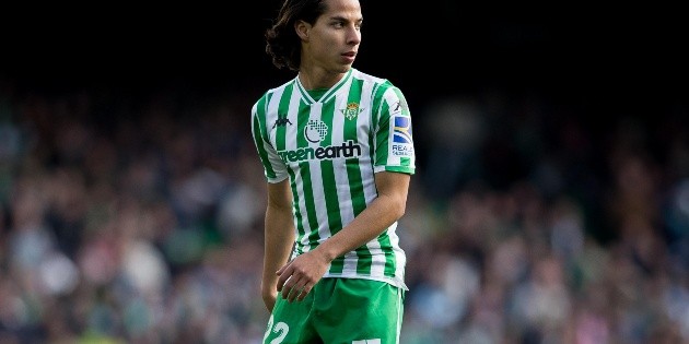Hay que ganarse el puesto: t&eacute;cnico del Betis a Diego Lainez