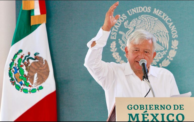 Andrés Manuel López Obrador se comprometió a destinar recursos por 200 millones de pesos para concluir una carrera en Tamazula y un puente. NTX/J. Lira