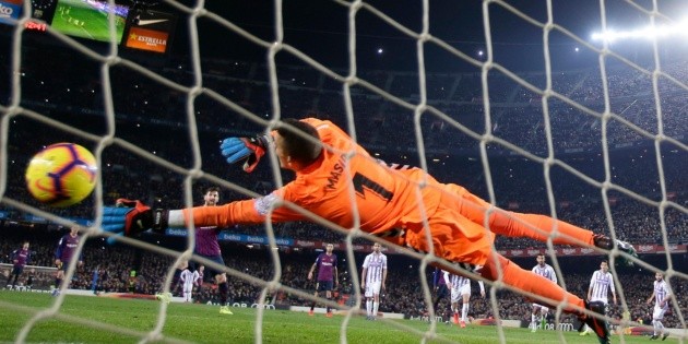 Barcelona consigue una victoria apretada ante Valladolid