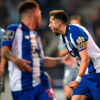Héctor Herrera anota en victoria del Porto