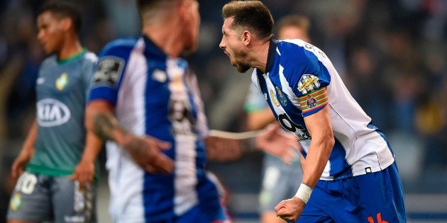 H&eacute;ctor Herrera anota en victoria del Porto