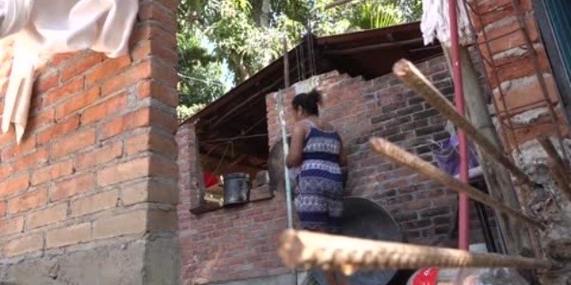 Reconstruyen sus casas a poco m&aacute;s de un a&ntilde;o del sismo en Oaxaca