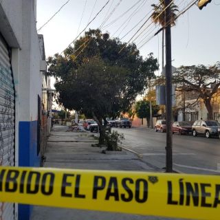 Asesinan a una mujer en negocio de tacos en Guadalajara