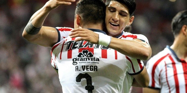 Con un Vega encendido, Chivas borra al Atlas