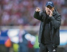 Ángel Guillermo Hoyos no pudo descifrar el planteamiento ofensivo que implementó su homólogo de Chivas, José Saturnino Cardozo. MEXSPORT
