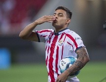 Alexis Vega se convirtió en el principal artífice del triunfo de Chivas sobre el Atlas al anotar los tres goles de la victoria rojiblanca. MEXSPORT