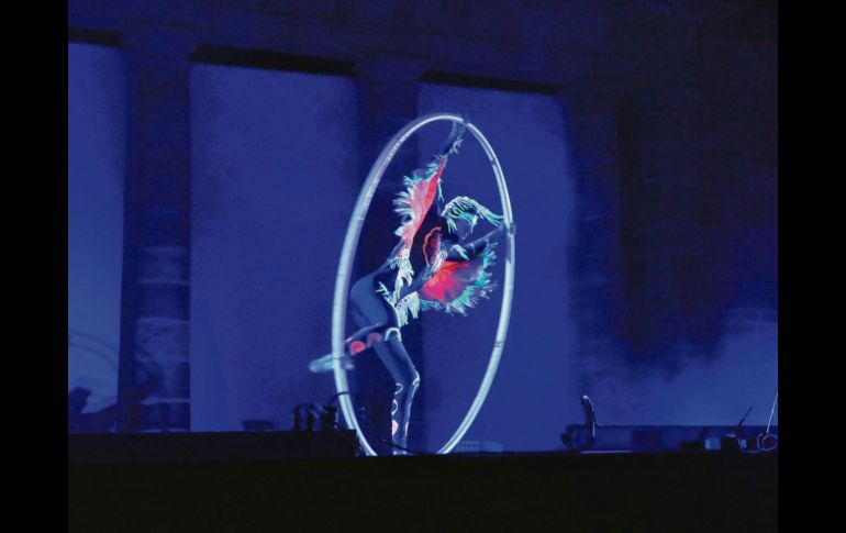 Música y baile en vivo con colores fluorescentes, otro distintivo de la tercera edición del GDLUZ. ESPECIAL