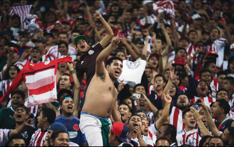 Los aficionados de Chivas festejaron a todo pulmón cada uno de los goles de Alexis Vega contra su odiado rival. EL INFORMADOR / F. Atilano