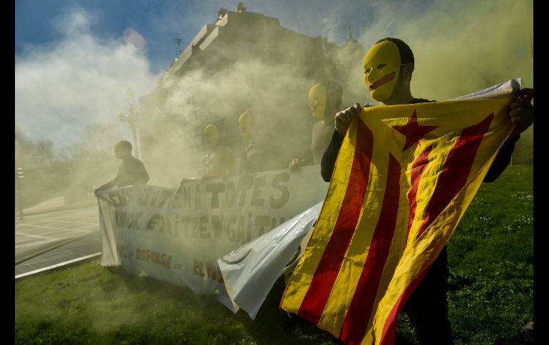 Manifestantes a favor de la independencia de Cataluña marchan en San Sebastián, España, durante una protesta en apoyo a líderes proindependentistas que están en prisión. AP/A. Barrientos