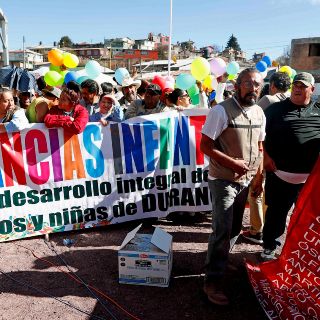 Trabajadoras de estancias protestan contra López Obrador en Durango