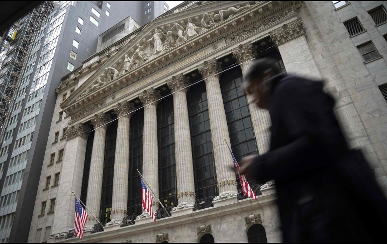 El índice industrial Dow Jones, que agrupa a 30 de las mayores empresas cotizadas de Estados Unidos, cerró el viernes con un fuerte avance de 443.86 puntos. AFP / ARCHIVO