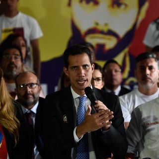 Guaidó aumenta presión a militares para que dejen pasar ayuda