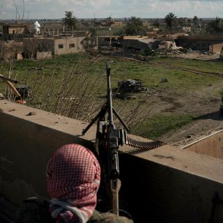 Combatientes del EI en Siria se niegan a rendirse; piden salida