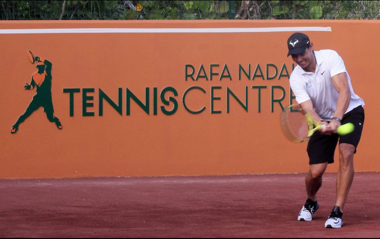 Rafa Nadal participa hoy lunes, durante la inauguración de su primer centro deportivo fuera de España, el Rafa Nadal Tennis Centre. EFE/A. Cupul