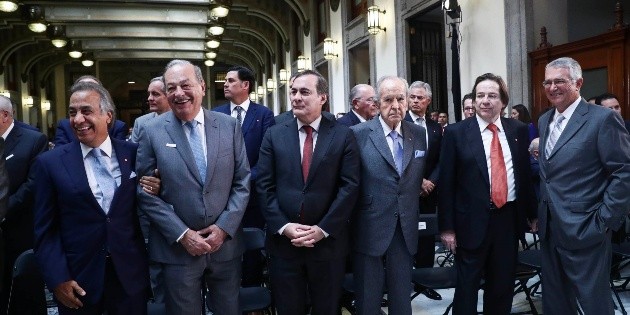 Empresarios y AMLO pactan impulso de econom&iacute;a