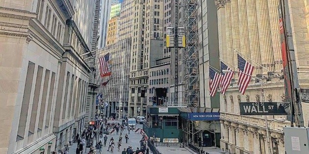 Wall Street abre en rojo; el Dow Jones retrocede