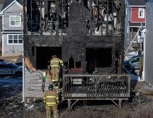 Las víctimas eran refugiados sirios, según la emisora pública CBC. ''Una mujer y un hombre permanecen en el hospital'', señala la policía, que investiga las causas del siniestro. AP / C. Calabrese