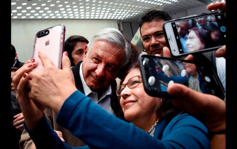 Una selfie en el aeropuerto de la capital mexicana. AFP/A. Estrella