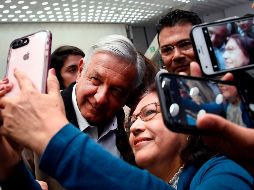 AMLO, pesadilla de policías y azafatas en vuelos comerciales