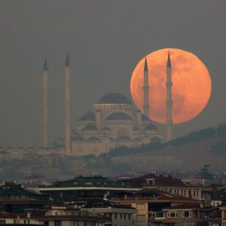 Fotogalería: Superluna de febrero brilla alrededor del mundo