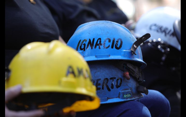 Familiares y amigos de los mineros que fallecieron en la explosión de la mina de Pasta de Conchos, en  Coahuila, conmemoran en Ciudad de México los 13 años del accidente. En la explosión de la mina, 65 mineros perdieron la vida. EFE/S. Gutiérrez