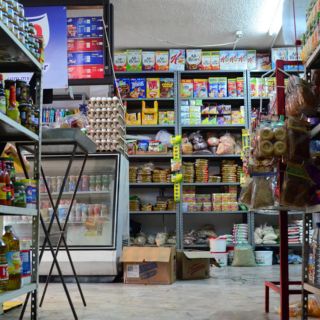 Abarroteros ‘arrebatan’ mercado a los autoservicios