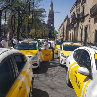Taxistas piden que se aplique la Ley a taxis ejecutivos