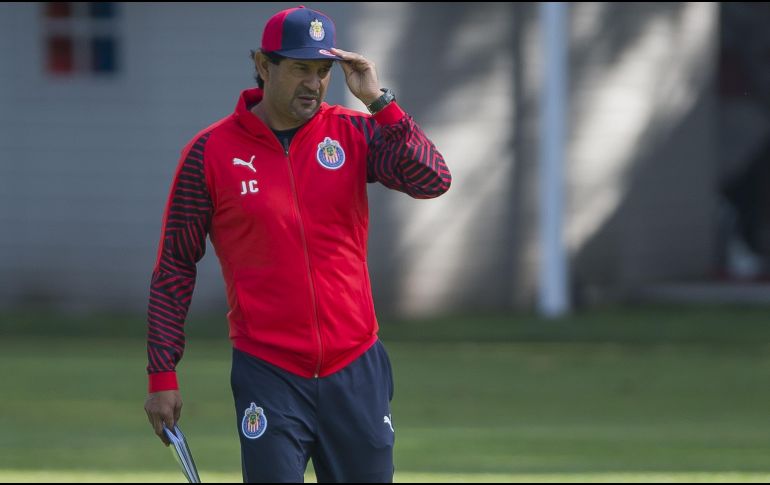 Apenas llegó al aeropuerto de Guadalajara, Cardozo corrió al autobús del equipo, ya que el entrenamiento de hoy es vital en lo táctico.  MEXSPORT/ARCHIVO