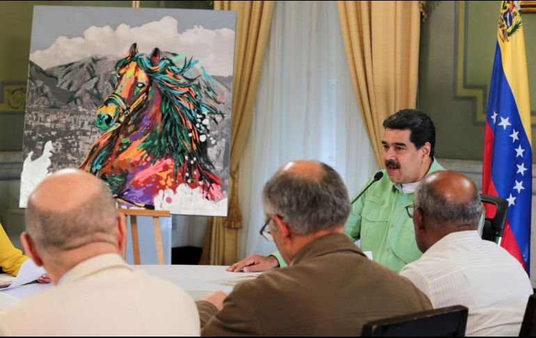 Maduro cortó lazos con Washington y anunció el cierre de todas sus misiones en EU el mismo 23 de enero en que Guaidó se declaró presidente. AFP/Presidencia de Venezuela