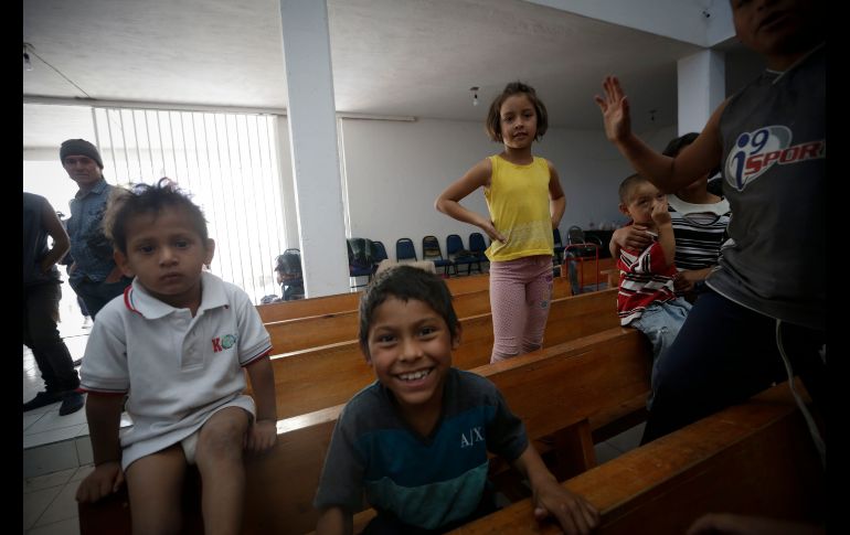 Niños centroamericanos se ven en El Refugio, Casa del Migrante, ubicado en Tlaquepaque.
