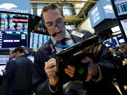 Fue una jornada positiva para Wall Street, que cierra por novena semana consecutiva con ganancias en el Dow y el Nasdaq. AP/R. Drew
