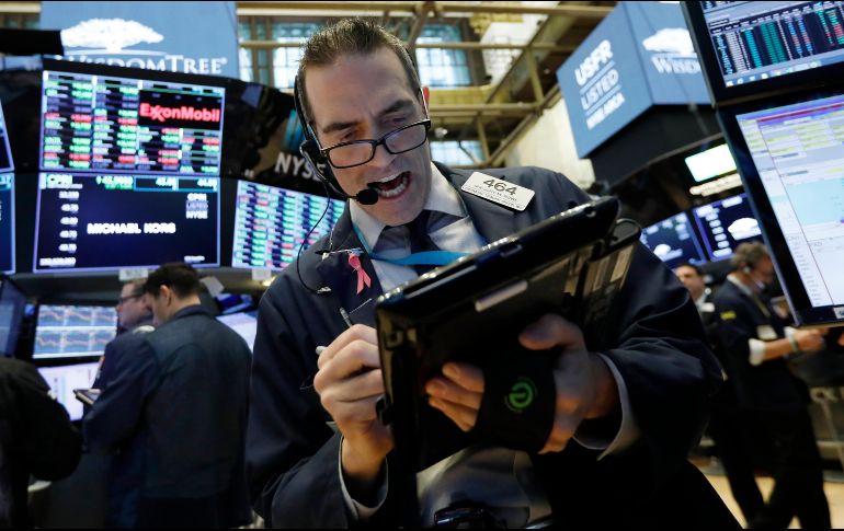 Fue una jornada positiva para Wall Street, que cierra por novena semana consecutiva con ganancias en el Dow y el Nasdaq. AP/R. Drew