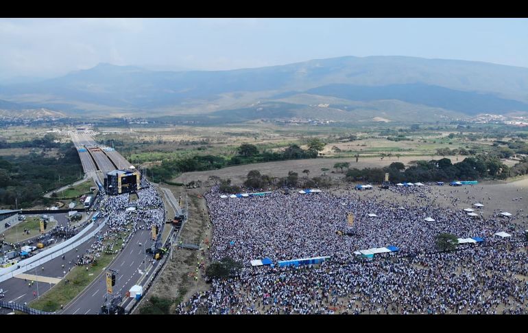 Vista aérea del evento en Colombia, con el puente Tienditas a la izquierda.