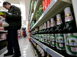 El alcohol ilícito es barato, y a menudo es adulterado para incrementar su potencia. REUTERS/J. Lee