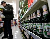 El alcohol ilícito es barato, y a menudo es adulterado para incrementar su potencia. REUTERS/J. Lee