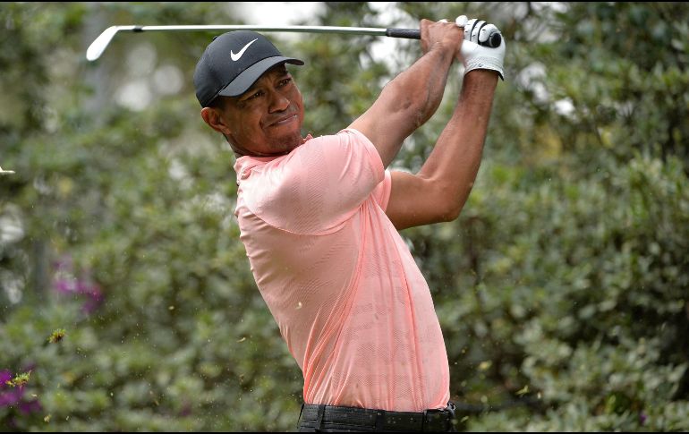 Tiger Woods escaló hasta el octavo puesto y se encuentra a seis golpes del líder, Dustin Johnson. REUTERS/O. Ramírez