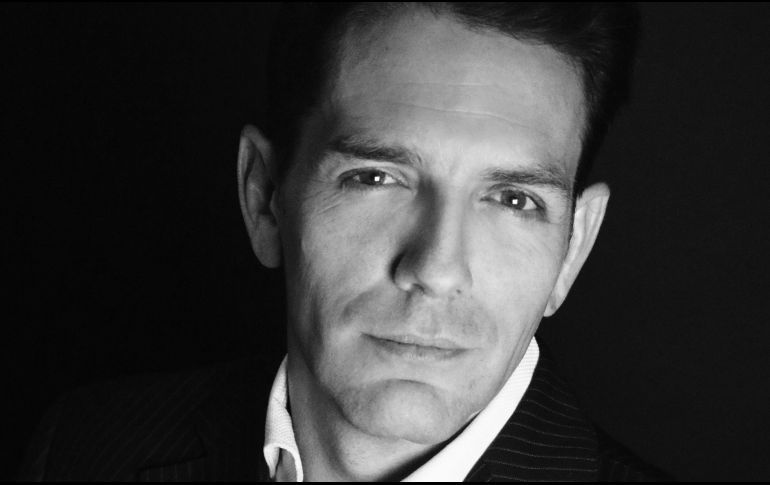 Sebastián Moncayo. El actor recrea al “Señor Telenovela”, don Ernesto Alonso, en la bioserie  “Silvia… Frente a ti”. ESPECIAL