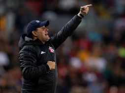 ''Nos vamos tristes porque hemos merecido mucho más ante un gran equipo, todos lo conocen, pero resaltar el esfuerzo (…) porque dejamos todo en la cancha'', dice el entrenador. EFE / F. Guasco