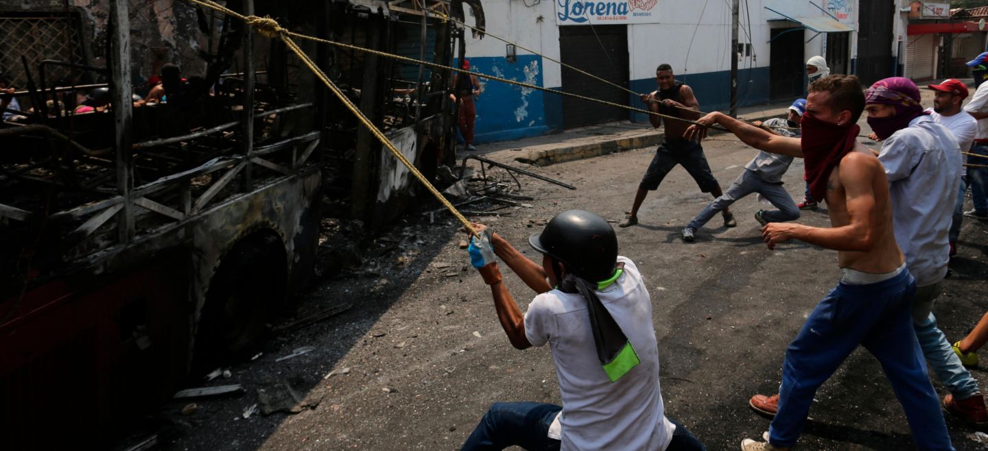 Los enfrentamientos comenzaron temprano en la localidad venezolana de Ureña, fronteriza con la ciudad colombiana de Cúcuta. AP/R. Abd