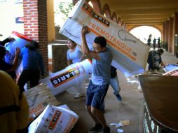 Señalan que los muchachos empezaron a vandalizar y tachar las hojas donde se recababa la información de la votación, además de intentar robarse la urna. EFE/T. Rivera