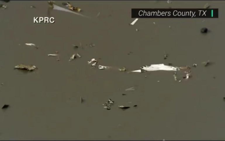 Captura de video que muestra los restos del aeroplano; autoridades implementaron un operativo para buscar posibles sobrevivientes. ESPECIAL