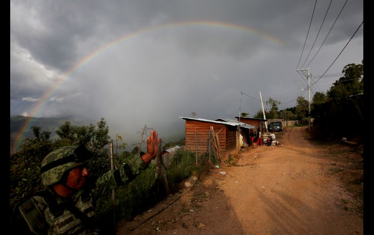 Las acciones del Ejército mexicano irrumpen en la vida cotidiana de los pueblos de la Sierra Madre del Sur. REUTERS / C. Jasso